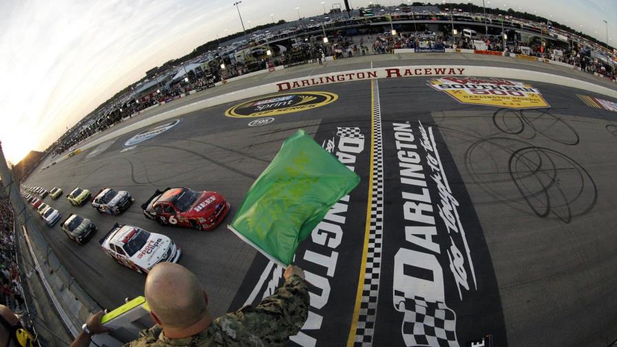NASCAR reenciende motores, tras parón de 10 semanas