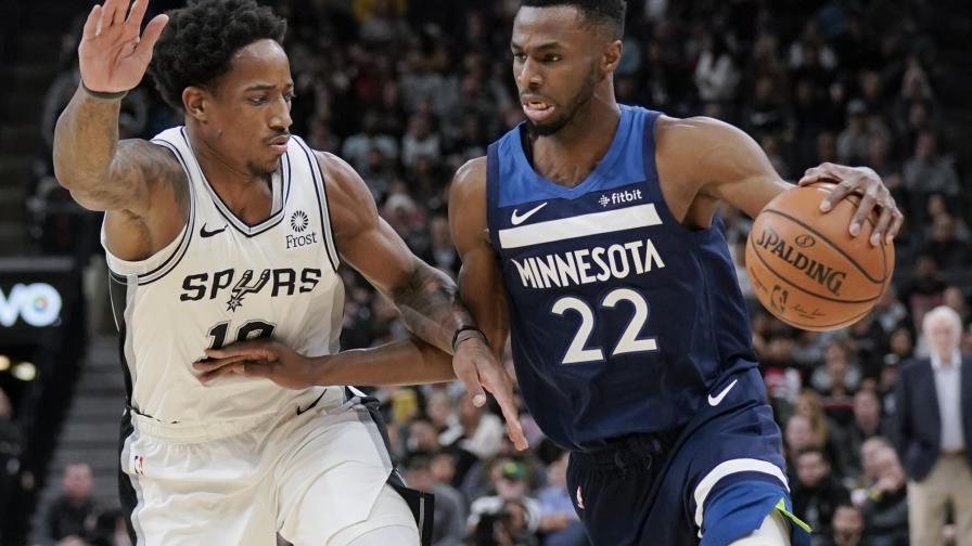 Wolves vencen a Spurs después de 11 derrotas en San Antonio Wolves vencen a Spurs después de 11 derrotas en San Antonio