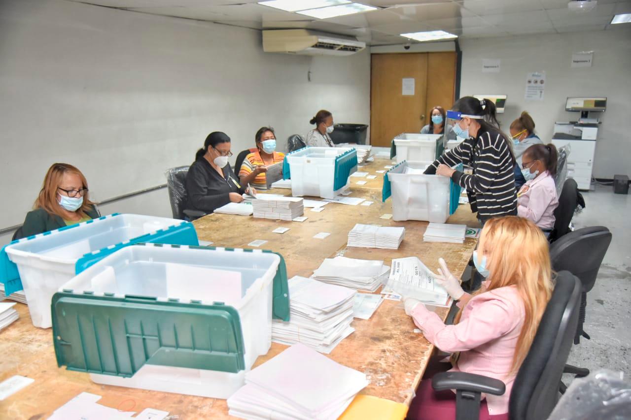 Más de 200 personas trabajaron en el proceso.