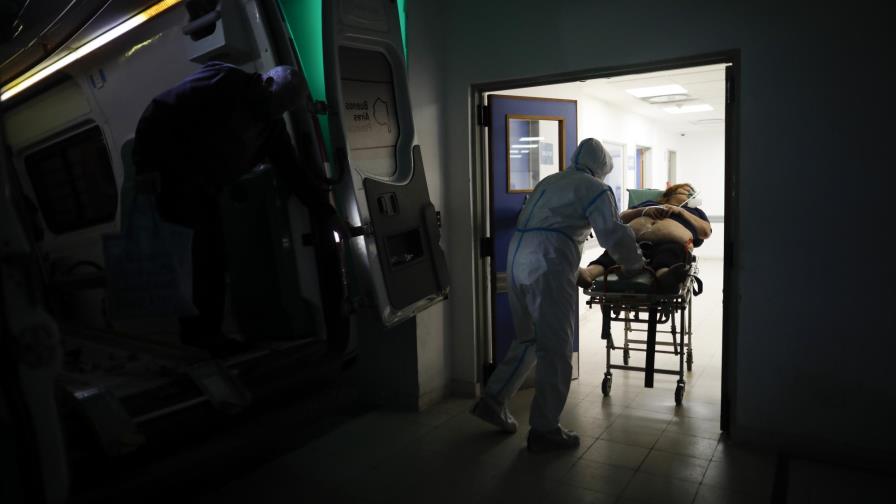 Con temor y enojo, argentinos vuelven a estricta cuarentena