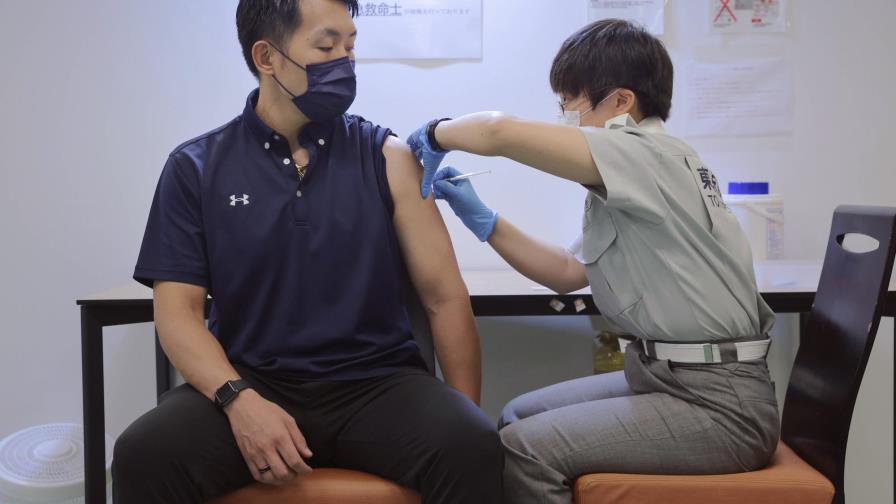 Japón bate récord de contagios y limita ingresos en hospitales