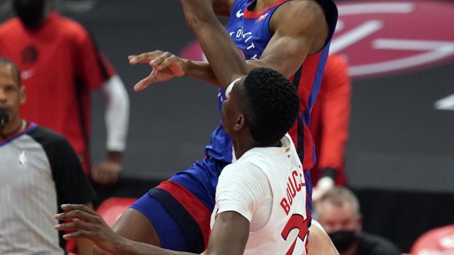 Pistons se aprovechan del mal momento de los Raptors