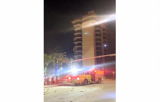 Los bomberos buscan víctimas en edificio derruido en Miami Los bomberos buscan víctimas en edificio derruido en Miami