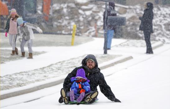 Intensa tormenta invernal deja dos muertos en Texas