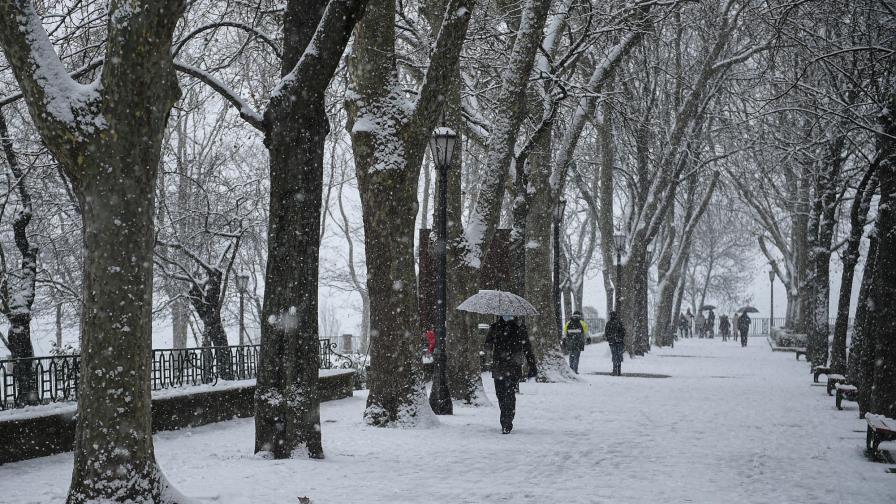 España empieza a retirar la nieve de la tormenta Filomena