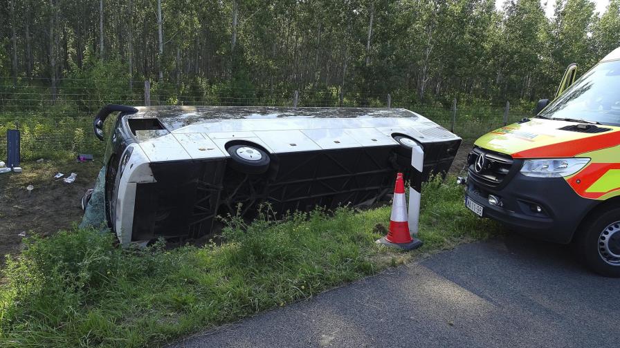 Un muerto al salirse del camino autobús en Hungría