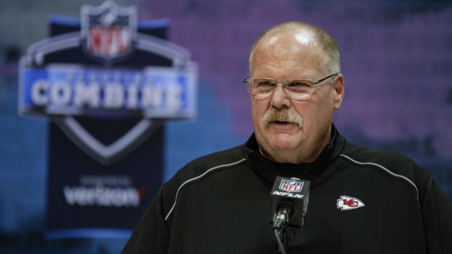 Los  Chiefs intentan inyectarle velocidad a su defensiva