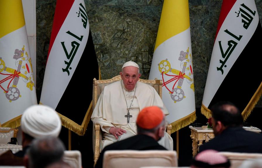 El papa usa un coche blindado para sus desplazamientos en Irak por seguridad