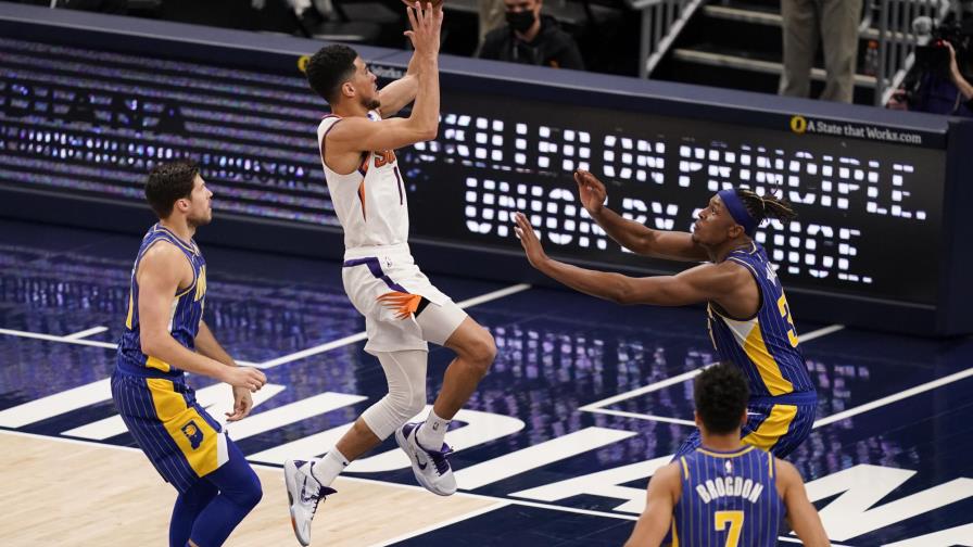 Bridges y Booker ayudan a Suns en victoria sobre Pacers