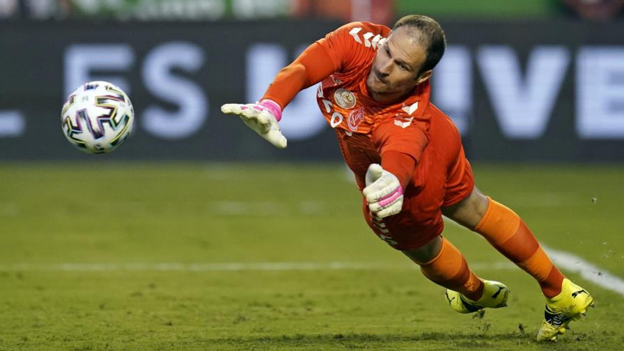 Clubes lidian con COVID previo al regreso de Liga Premier