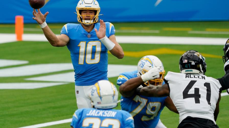 Chargers superan a Jaguars con 1er triunfo de Herbert en NFL