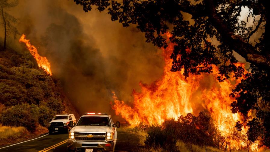 Clima ayuda en combate de incendios en norte de California Clima ayuda en combate de incendios en norte de California