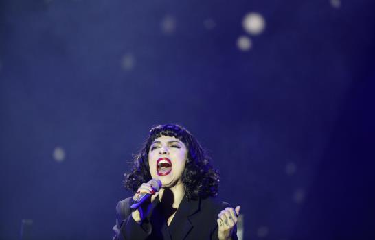 Mon Laferte presenta su primera exposición de arte Mon Laferte presenta su primera exposición de arte