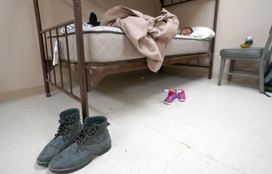 Carencias e incertibumbre esperan a los migrantes en EEUU