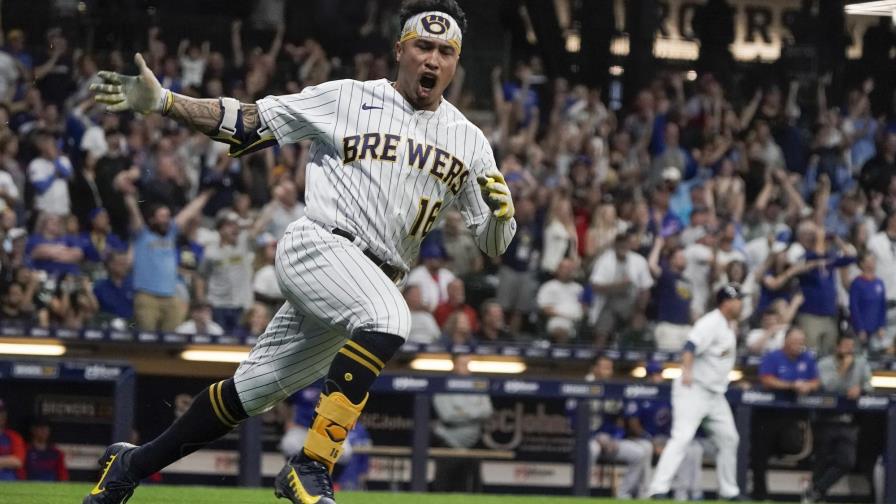 Cerveceros vencen a Cachorros y se acercan a cetro divisional