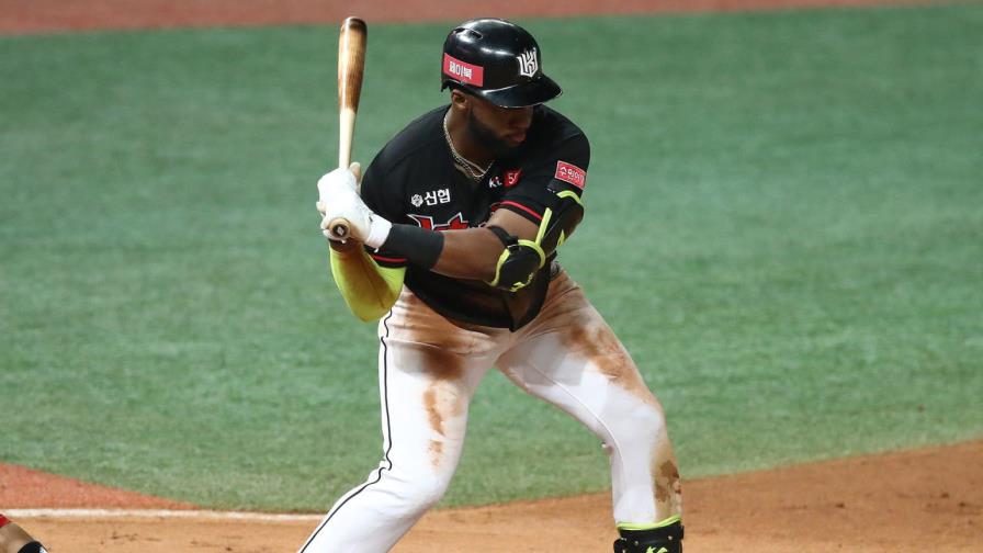 El dominicano Mel Rojas está azotando el picheo en Corea 
