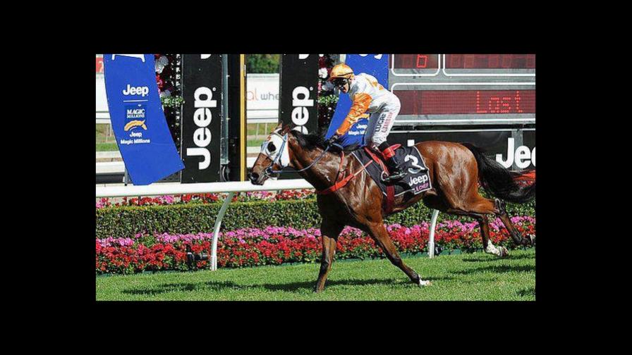 Sancionan jockey por golpear a otro jinete y violar reglas COVID-19