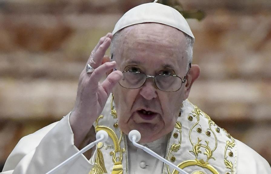 El papa lamenta continúen las guerras y llama a superar retrasos de las vacunas contra el COVID 