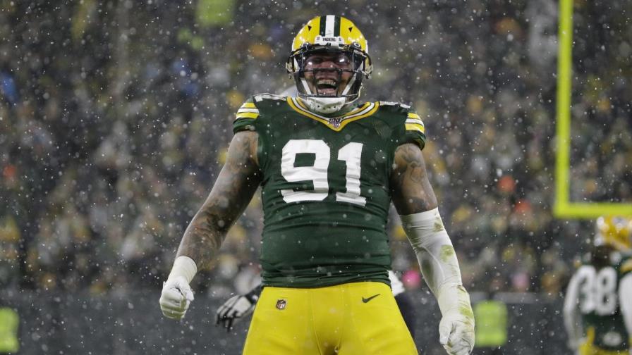 Jones anota 3 veces; Packers se imponen a Panthers Jones anota 3 veces; Packers se imponen a Panthers