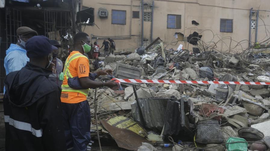 Dos muertos al derrumbarse edificio en Nigeria