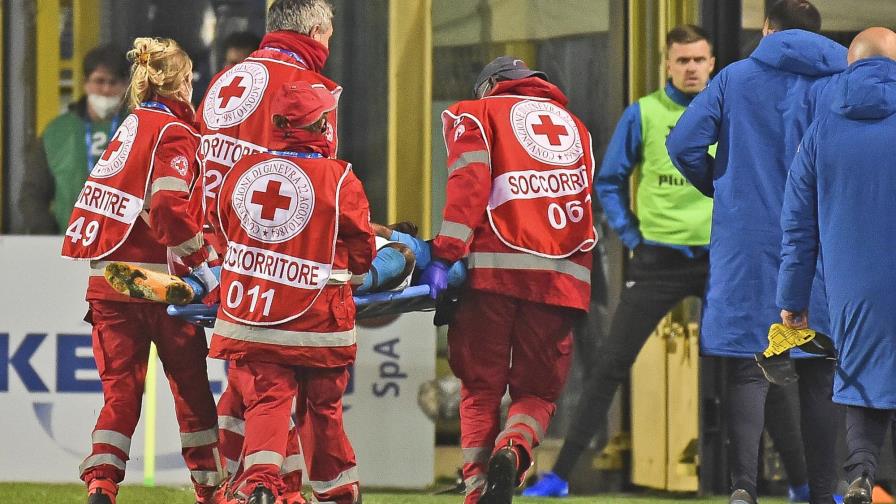 Hospitalizan a Osimhen, del Napoli, tras golpe en la cabeza