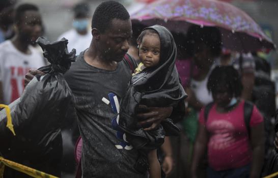 Panamá y Colombia acuerdan cuotas ante avalancha migratoria
