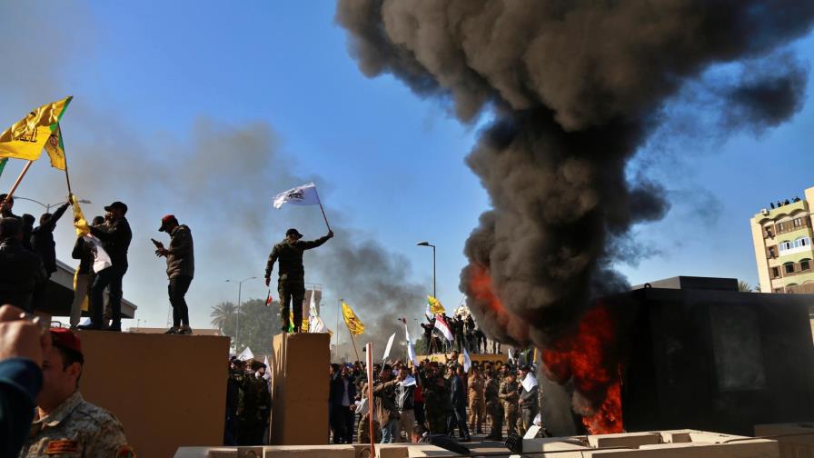 Tropas EEUU lanzan gas lacrimógeno a manifestantes en Bagdad