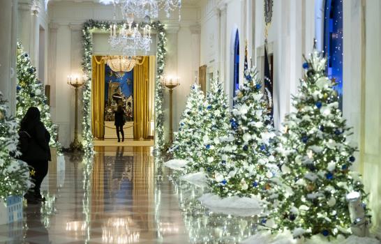 Decorado de Casa Blanca honra a personal de primera línea