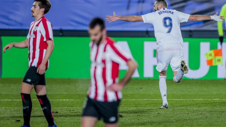 Benzema anota 2; el Madrid vence al Athletic y comparte cima
