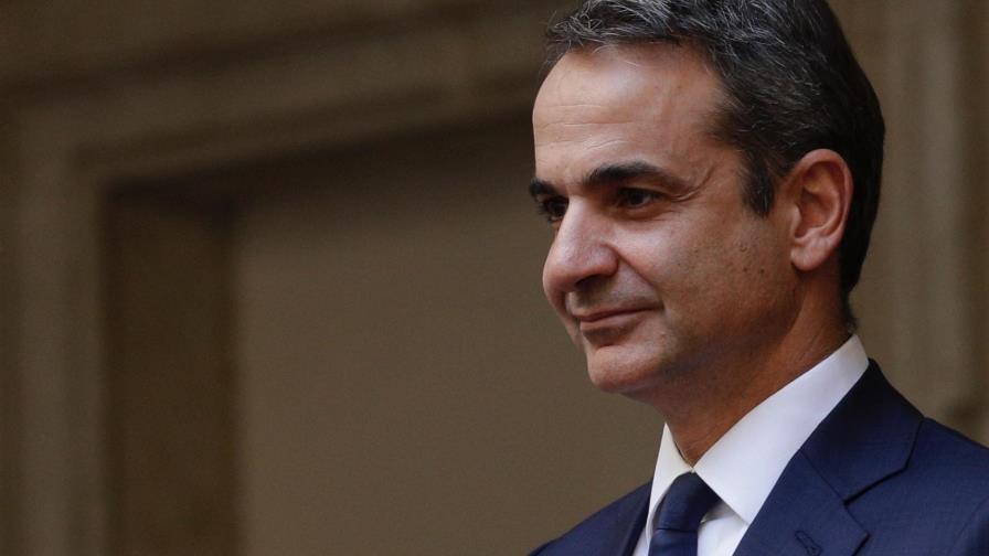 Primer ministro griego atribuye mortal colisión de trenes a trágico error humano