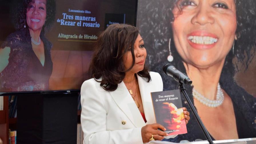 Activista dominicana en Nueva York presenta su primer libro “Tres maneras de rezar el Rosario”