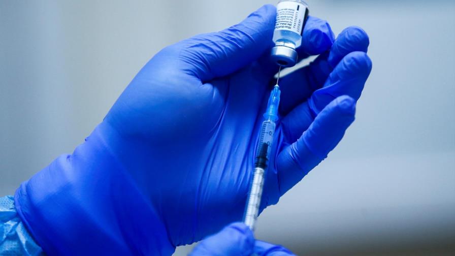 Pfizer asegura que su vacuna es eficaz para las variantes del coronavirus