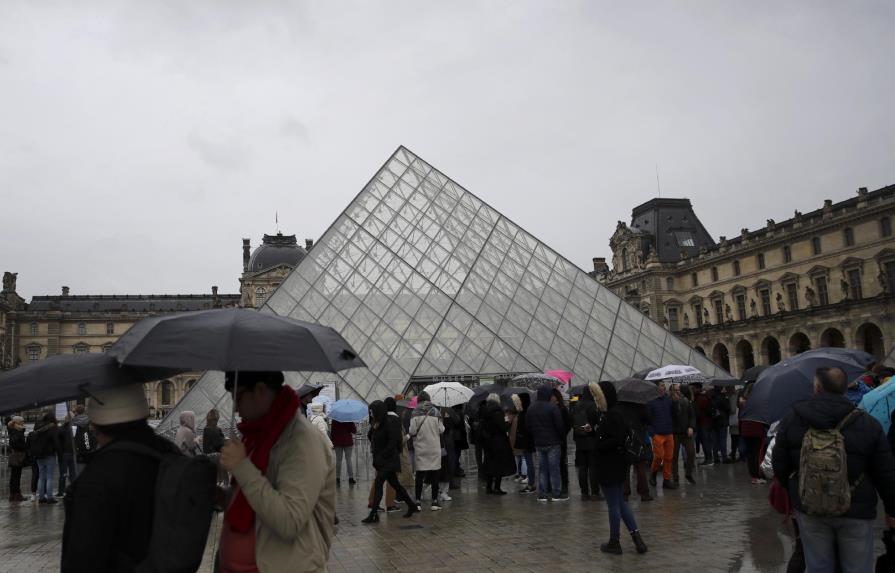 La Mona Lisa sola: miedo al virus mantiene cerrado el Louvre