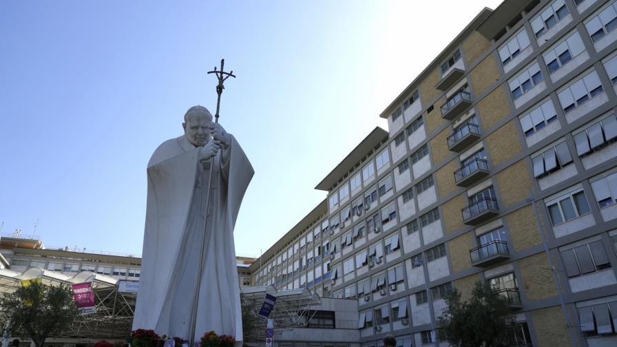 El papa continúa su satisfactoria recuperación en hospital