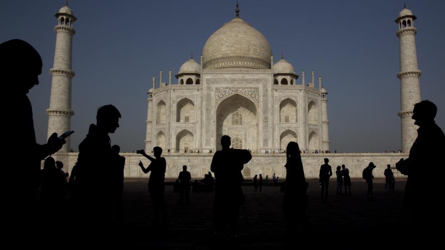 India recibe a turistas extranjeros ante caída de contagios