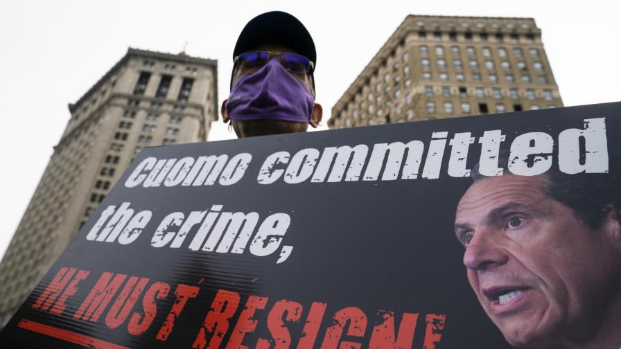 Reclaman respuestas de Cuomo sobre hogares de ancianos