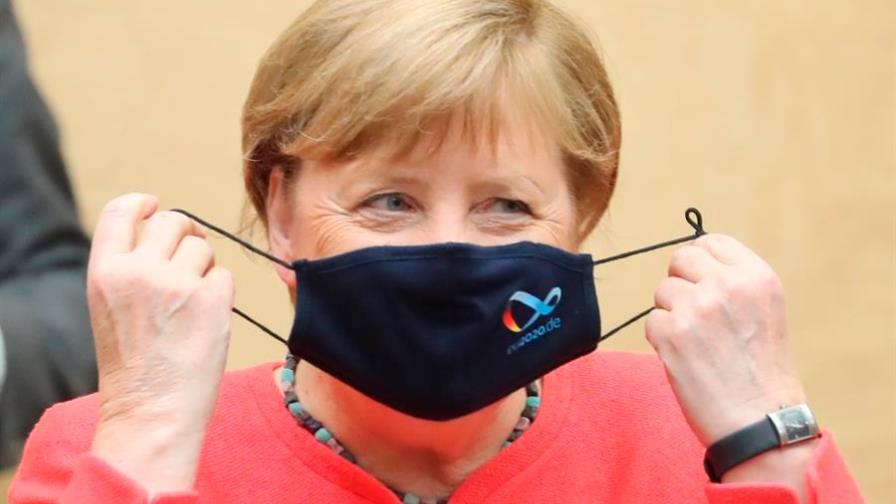 Merkel insiste en que la mascarilla es “irrenunciable” para contener pandemia