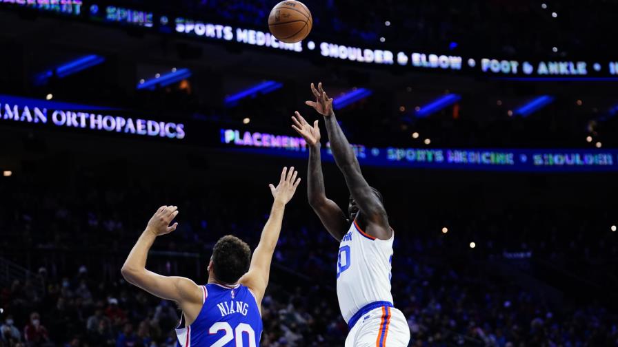 Randle guía a Knicks a triunfo sobre unos diezmados 76ers
