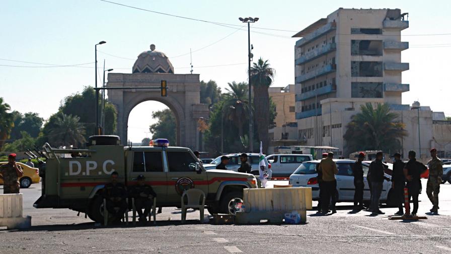 Primer ministro de iraquí recorre Bagdad a pie tras atentado