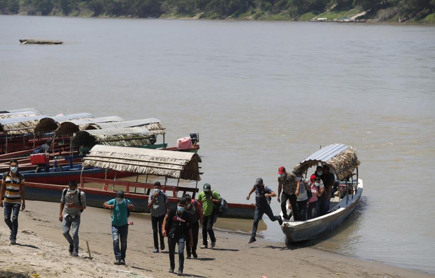 México prevé oleadas “constantes y crecientes” de migrantes