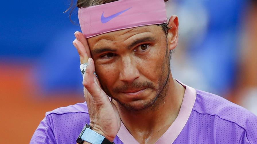 Nadal avanza con apuros, Fognini descalificado en Barcelona