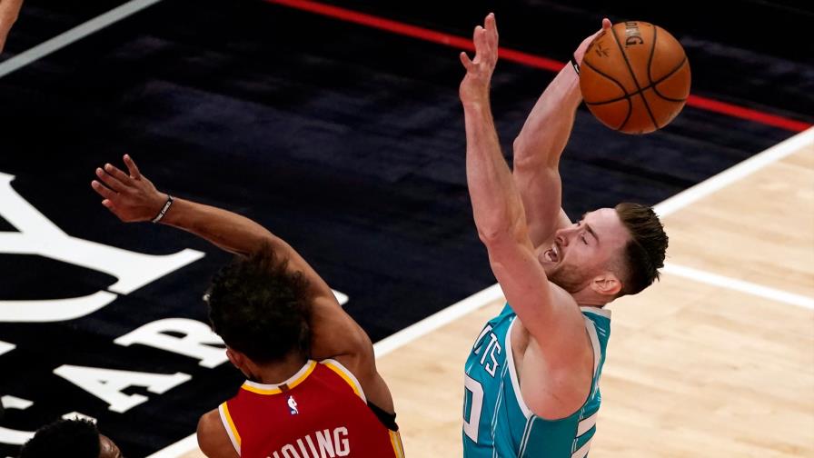 Hayward brilla con 44 puntos; Hornets vencen a Hawks