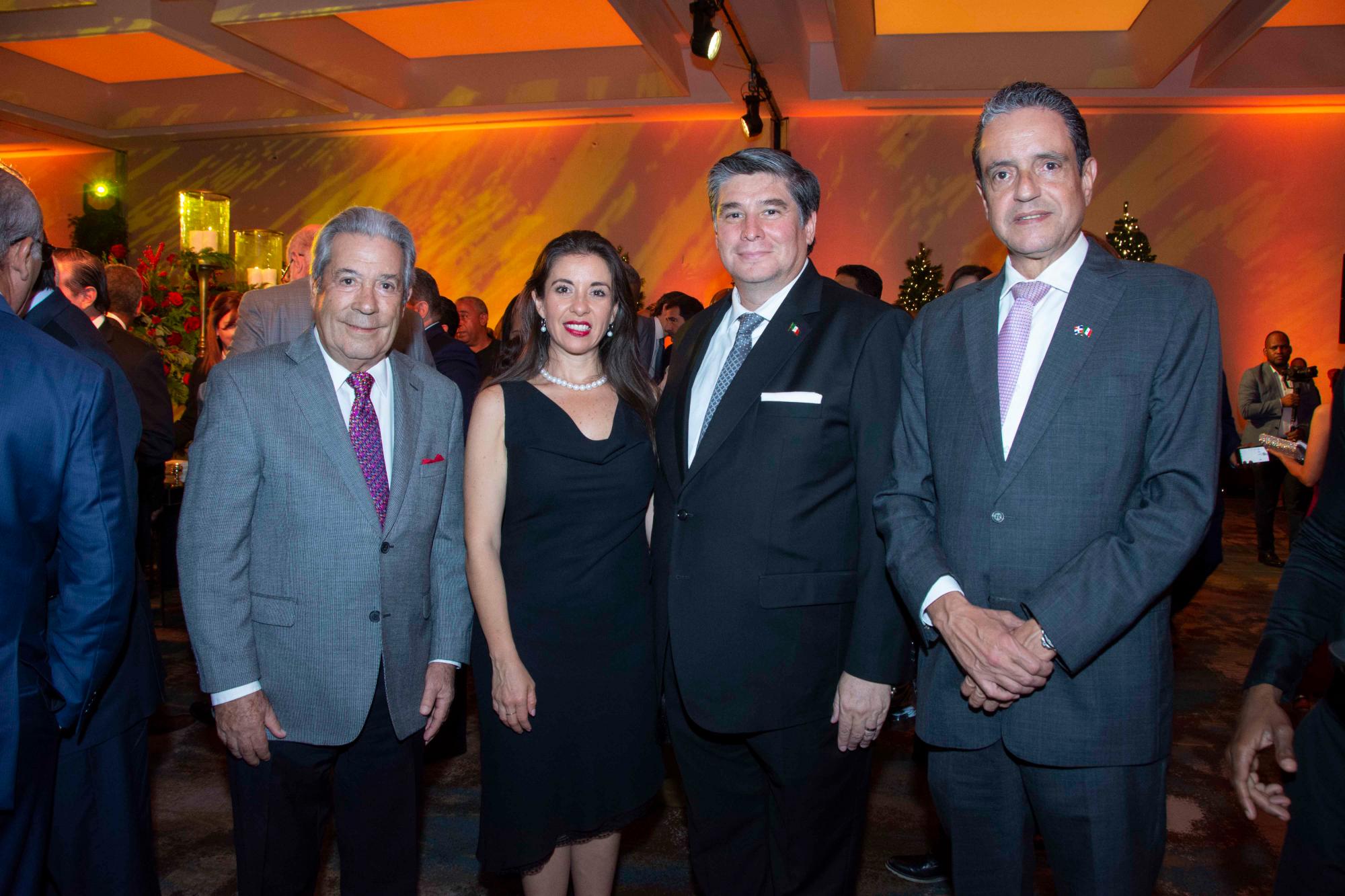 Rafael Blanco Canto, Regina de Peña Fiel, Carlos Peña Fiel y Marco Antonio Sánchez. 