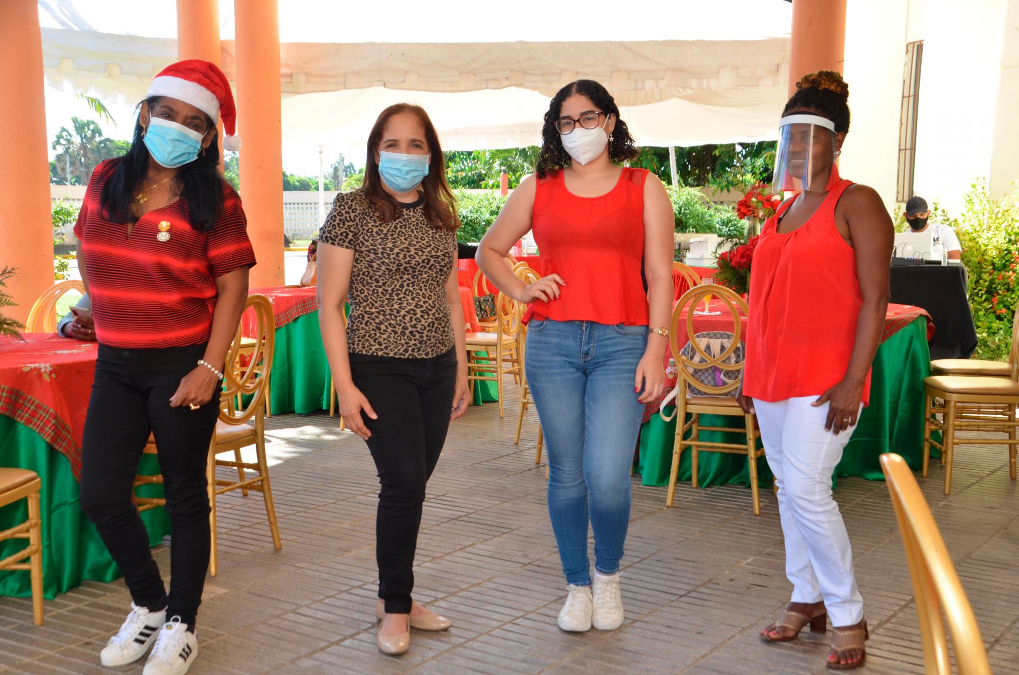 Miguelina Santos, Jacqueline Coss, Alicia Gómez Coss y Ana Gómez.