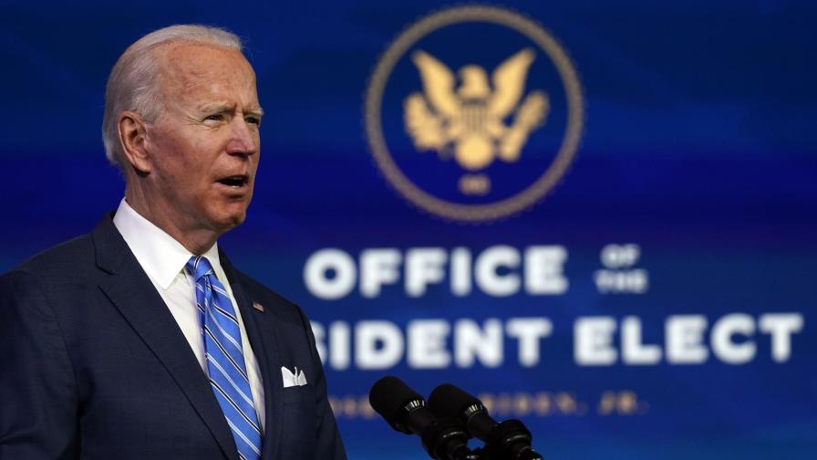 Biden elige caras conocidas para presidir FEMA, CIA
