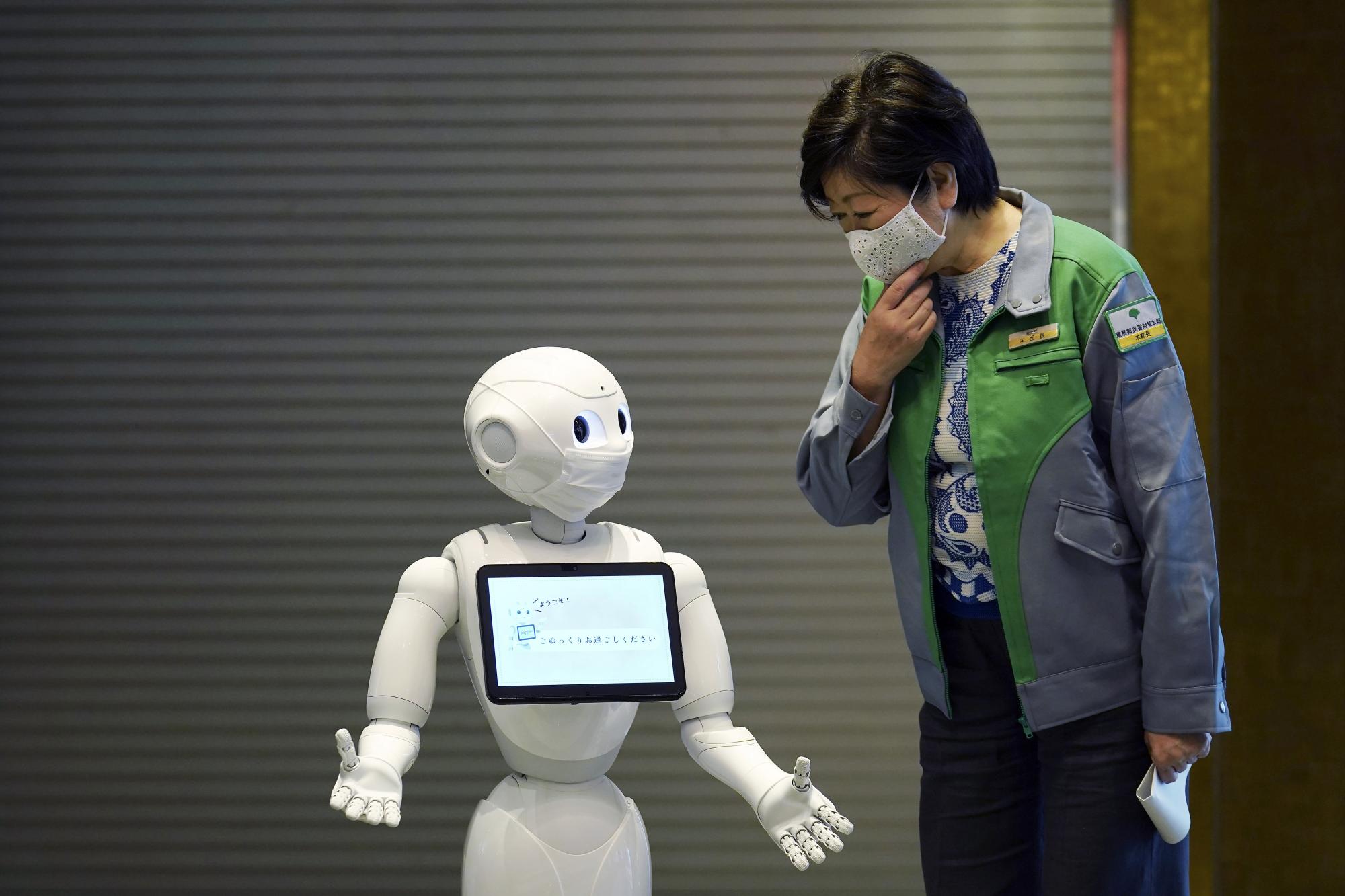 Ryanair planea recorte de empleos; usan robots en Tokio