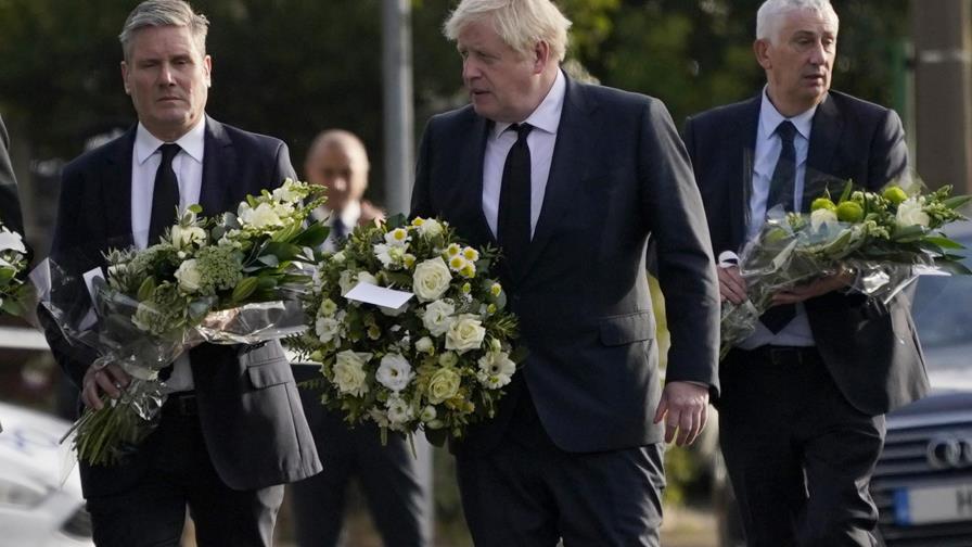 Políticos británicos homenajean a un legislador asesinado