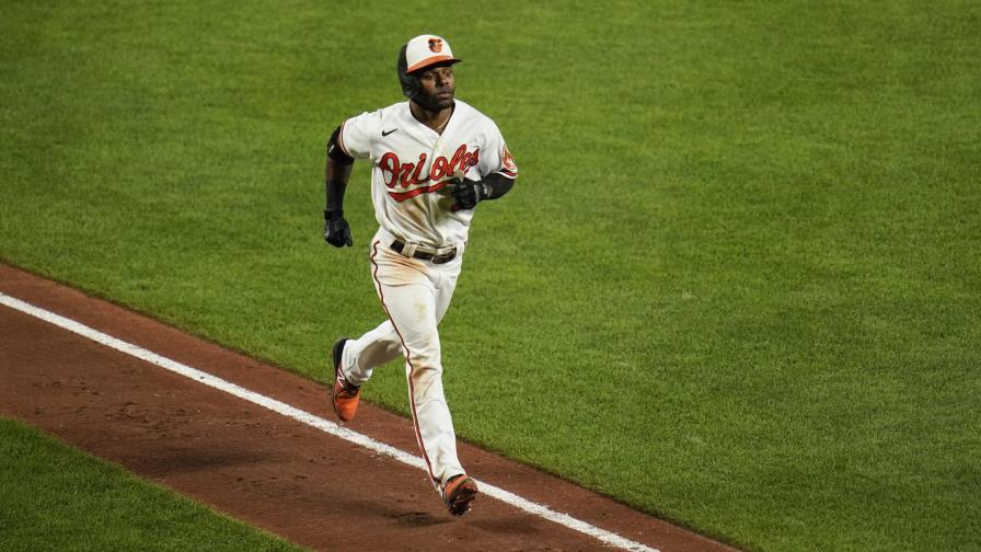 Mullins conecta otro jonrón; Orioles derrotan a Reales