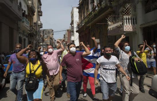 Cubanos se lanzan a la calle en protesta contra el desabasto