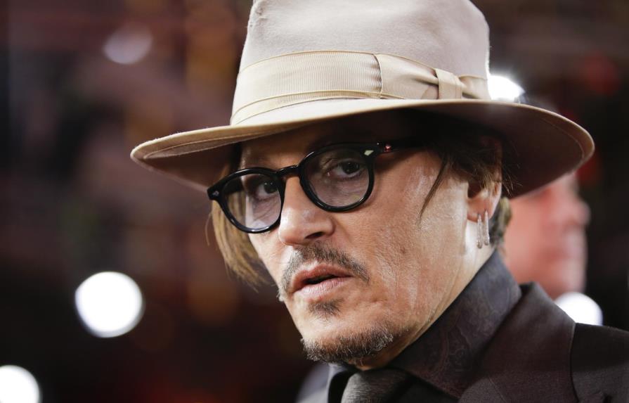 Tabloide busca desechar demanda de Johnny Depp